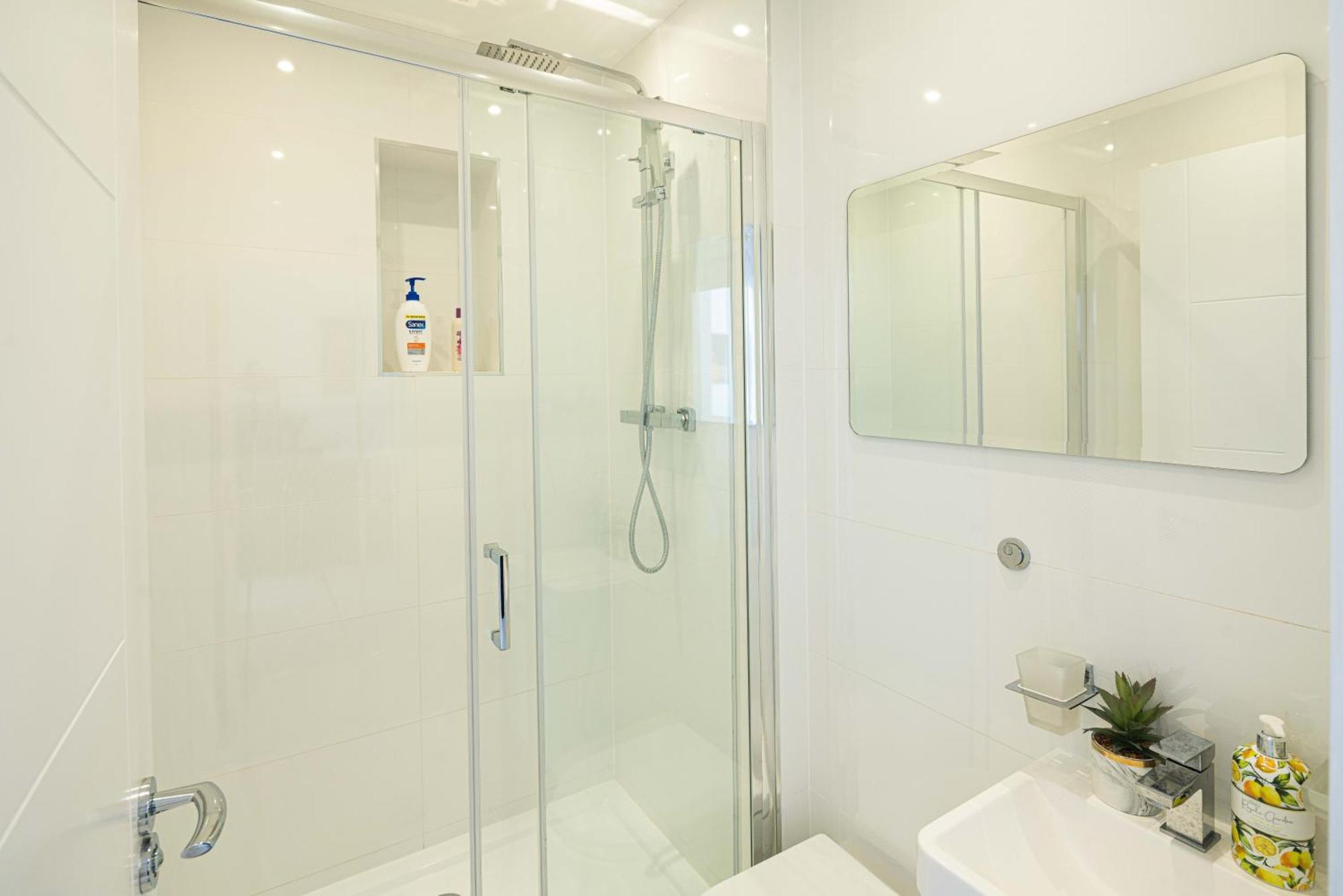 Charming Newly Refurb 2-Bed 2-Bath Whole Apartment Near Hyde Park & Kensington, Prime Paddington Location Zone 1 London Luaran gambar