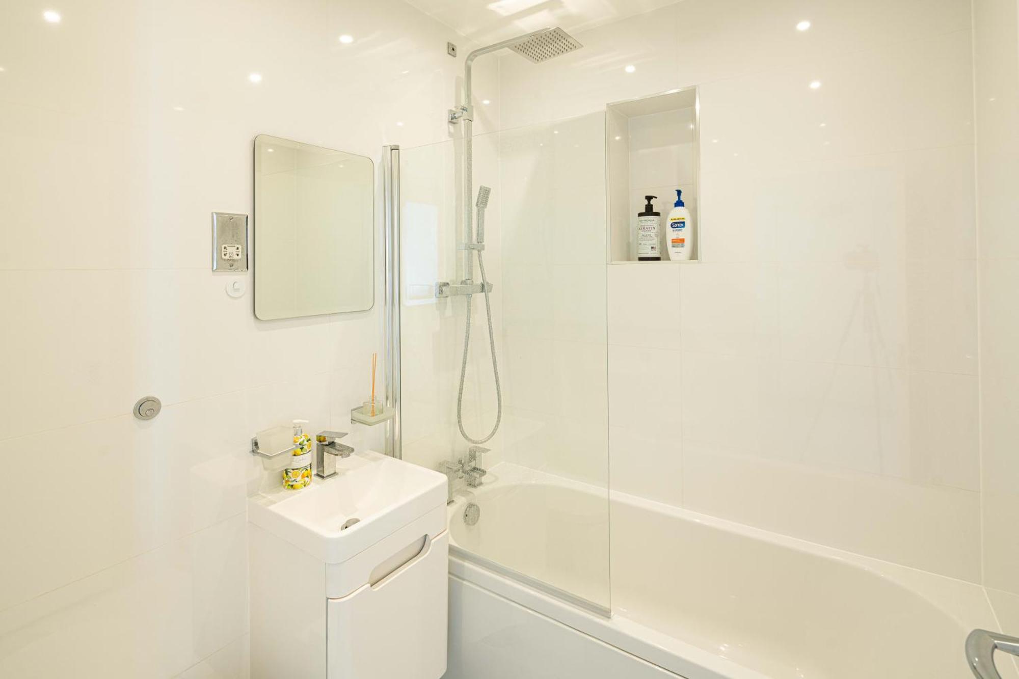 Charming Newly Refurb 2-Bed 2-Bath Whole Apartment Near Hyde Park & Kensington, Prime Paddington Location Zone 1 London Luaran gambar